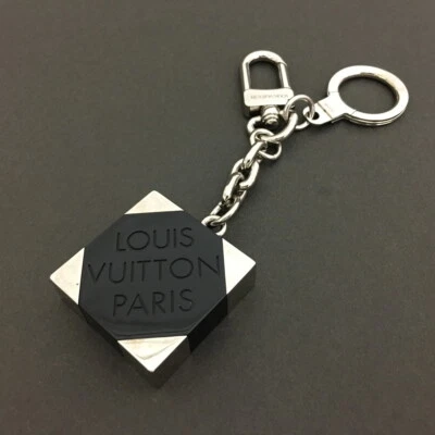 $70 • Buy Louis Vuitton Porte Cles Damier Key Ring Charm /6Q0586