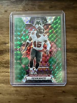 Devin White   Buccaneers 2023 Panini Mosaic Green Prizm #231 • $1.25