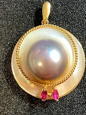 Mabe Pearl Genuine Rubies Solid 18k Yellow Gold Pendant Beautiful  22.25mm Dia • $299.99