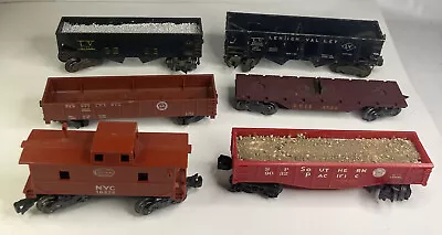 Vtg Lot Of 6 O Scale Trains Incl: 4 Hoppers 1 Flat Bed & 1 Red NYC Caboose • $79.99