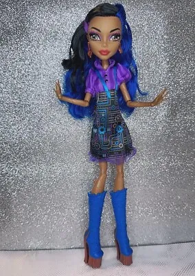 Monster High Art Class Robecca Steam Doll • $26.22