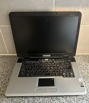 Medion Retro Laptop  Notebook Windows Xp MD 97900 For Spared Or Repairs • £19.99