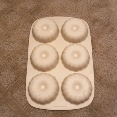 $20.16 • Buy NICE Pampered Chef Stoneware Mini Fluted Bundt Pan Family Heritage Classic #1441