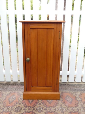 $249 • Buy Antique Edwardian 1910 Kauri Pine Bedside Table Pot Cabinet Cupboard Bed Side