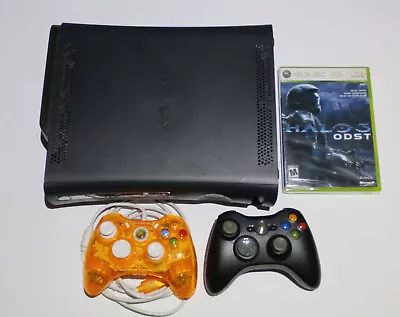 Microsoft Xbox 360 Elite - 2 Controller - 1 Game • $65