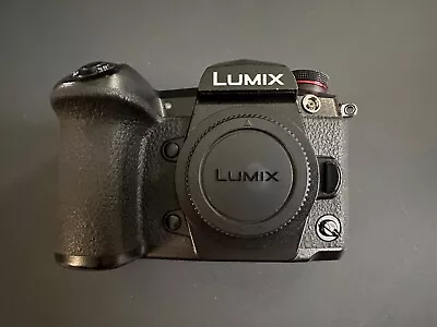 Panasonic Lumix DC-G9 Mirrorless Micro 4/3 Camera With W6 Batteries & Charger • $499