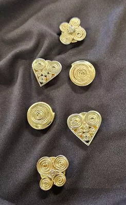 Vintage The Limited Snap Open Gold Heart Swirls Button Covers Card Of 6 • $29.99