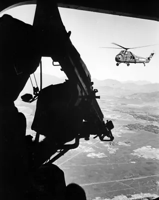 Gunner Door Marines Sikorsky UH-34D Helicopter 8x10 Vietnam War Photo 351 • $7.43