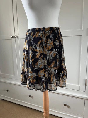 £25 • Buy Brora Size 10 BNWT 100% Beautiful Floaty Silk Skirt, Fully Lined, Very Pretty
