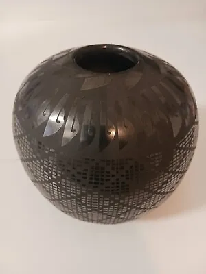 Mata Ortiz SIGNED  BLACK ON BLACK POTTERY FOLK ART STORAGE JAR VASE UNIQUE • $85