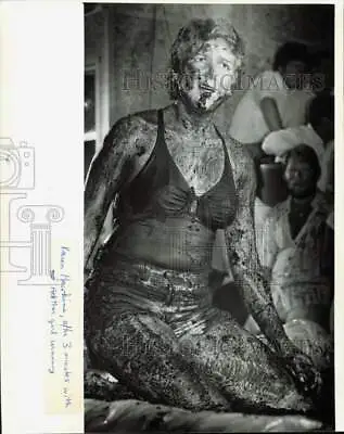 1980 Press Photo Karen Hawkins After 3 Minutes Mud Wrestling - Afa62534 • $12.99