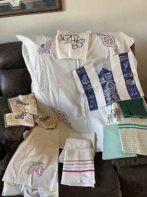 Vintage Lot Of 13 Linens Includes Vera Neumann  Napkins & Embroidered Tablecloth • $28