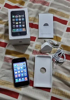 Apple IPhone 3GS A1303 - 16GB - White Boxed Good Condition • £139