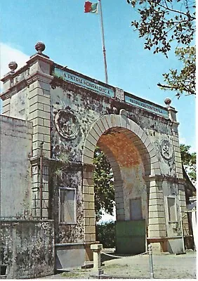 MACAO CONTINENTAL POSTCARD Th Border Gate Separating Maco From Chine Mainland • $1.75
