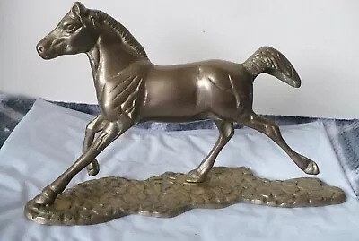 VINTAGE METAL HORSE FIGURE ON BASE 7.5  LONG X 4.75  HIGH • $14.99