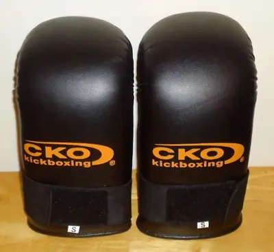 CKO Kickboxing UFC MMA Training Gloves Thick Padding Black 7oz Unisex Size Small • $14.95