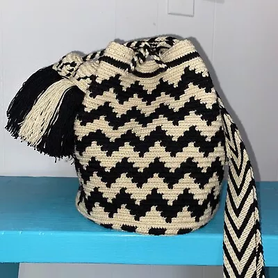 Authentic 100% Wayuu Mochila Colombian Bag Medium Size Crossbody Chevron Pattern • $56