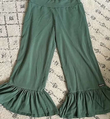 Women's MATILDA JANE Big Ruffle Crops Size: L Stretch Pants Green • $20
