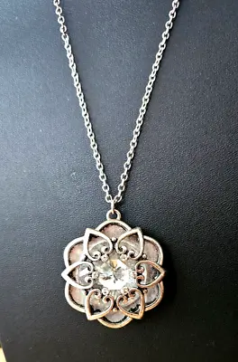 Vintage Silver Tone Lotus/mandala Pendant Necklace  28  • $3.50