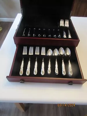 Gorgeous Lenox Stainless Holiday Flatware 40 Pcs New Condition • $389