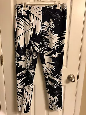 NWOT Vince Camuto Women's Pants Size 6 Palm Leaf Print Capri-FREE SHIPPING! • $44