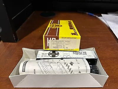 HO Scale Train Miniatures Santa Fe ATSF 40' Reefer Boxcar 11334 • $0.99