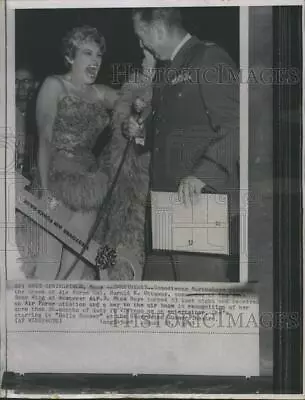 1969 Press Photo Comedy Actress Martha Raye Recognition For Work In Vietnam • $16.99