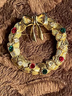 Vintage Red  Green Rhinestone Gold Tone Christmas Wreath Pin Brooch 1 1/2  • $4.99