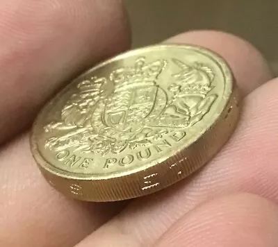 2015 £1 Round One Pound Coin Royal Coat Of Arms  #1030 • £3.50