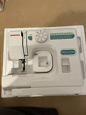 JANOME DMX 100 Petite Portable Sewing Machine Incl Foot Control And Power Supply • £20