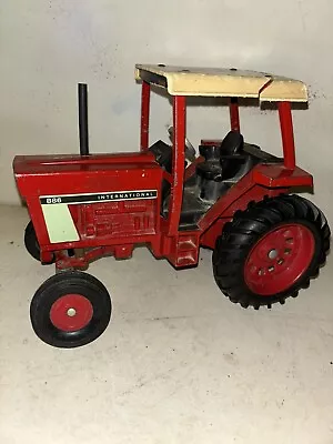 VINTAGE INTERNATIONAL 886 TRACTOR 1/16th SCALE IH ERTL WF Open Air Cab • $26.99