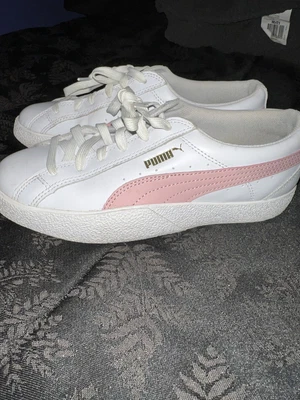 $40 • Buy PUMA Shoes (Women Size 8)