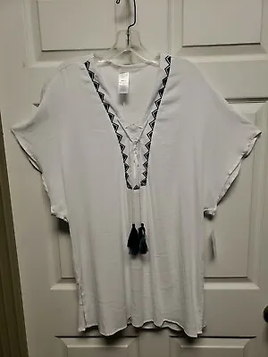 $11.69 • Buy Time And True  Woman Top NWT Size M White V Neck Coverup Lace Up