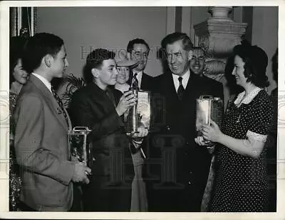 1941 Press Photo Secretary Of Agriculture Henry Wallace Getting Maple Syrup • $19.99