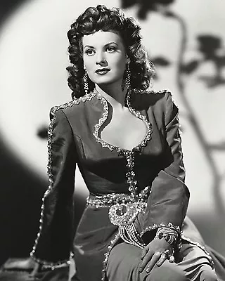 Maureen O'hara In  Sinbad The Sailor  - 8x10 Publicity Photo (zy-013) • $8.87