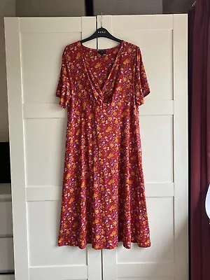 BNWOT BEAUTIFUL RED FLORAL DITSY PRINT V-NECK DRESS By LIVE UNLIMITED (Size 14) • £14.50