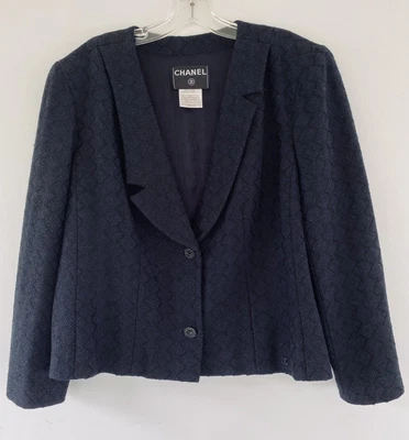$495 • Buy Chanel Vintage 2002 Dark Navy Herringbone Jacket With Chain Hem Y2K