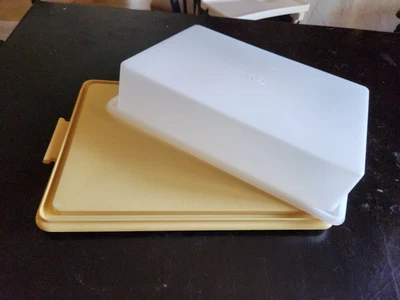 $3.99 • Buy Tupperware Vintage Sheet Cake Taker Carrier Rectangular Harvest Gold Cupcakes