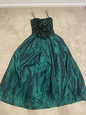Pre Owned- Green Velvet - Pageant Dress - Size 4! • $99