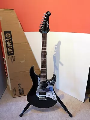 Yamaha Pacifica 112 Black Electric Guitar • £110