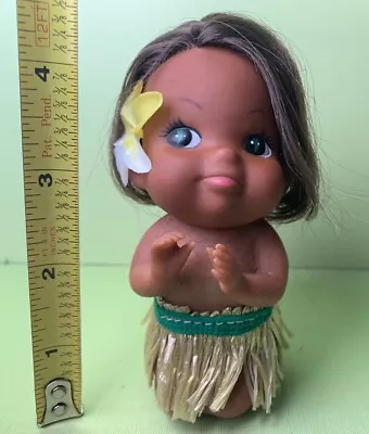 Vintage 1960s Hawaiian Kneeling Hula Girl Moody Cutie Anekona 4.5” Rubber Doll • $6