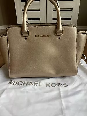 Michael Kors Handbag Gold • $15