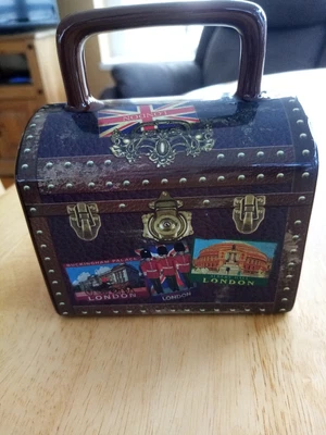 £5 • Buy Novelty London Mug