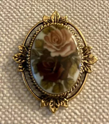 Vintage 1977 Sarah Coventry  Rose Marie   Pendant Gold Tone Framed Roses • $8.95