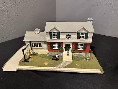 O/OS-27 Scale K-42405 Operating Colonial House On Base Train Accessory • $75