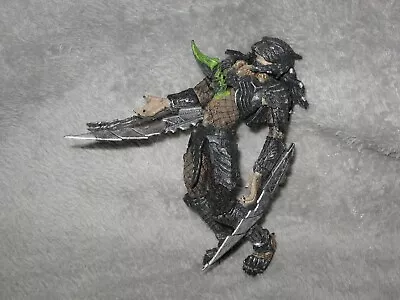 McFarlane Toys ~ AVP Alien Vs Predator ~ Alien Attacks Predator Figure 231106A2 • $14.78