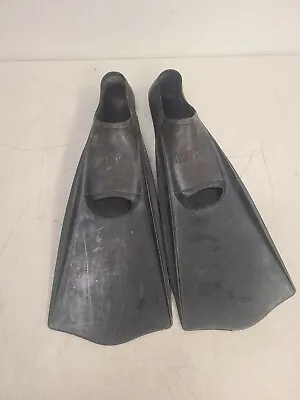 Vintage Dolphin Swim Fins Flippers Size 6-8 Non-Floating Rubber Scuba Japan!! • $19.95