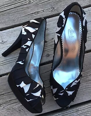 Michaelangelo “Shadow” Black & White High Heels Open Toe Shoes Sz 9 M Women’s • $29.52