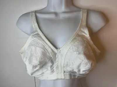 Vintage Underscore Soft Cup Wire Free Lace Cup White Bra 40B • $6.99