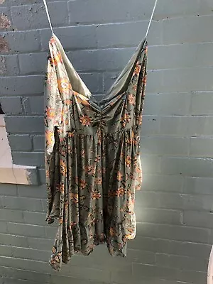 Indie Boho 6 Mini Green & Floral Tigerlily Dress EUC • $20